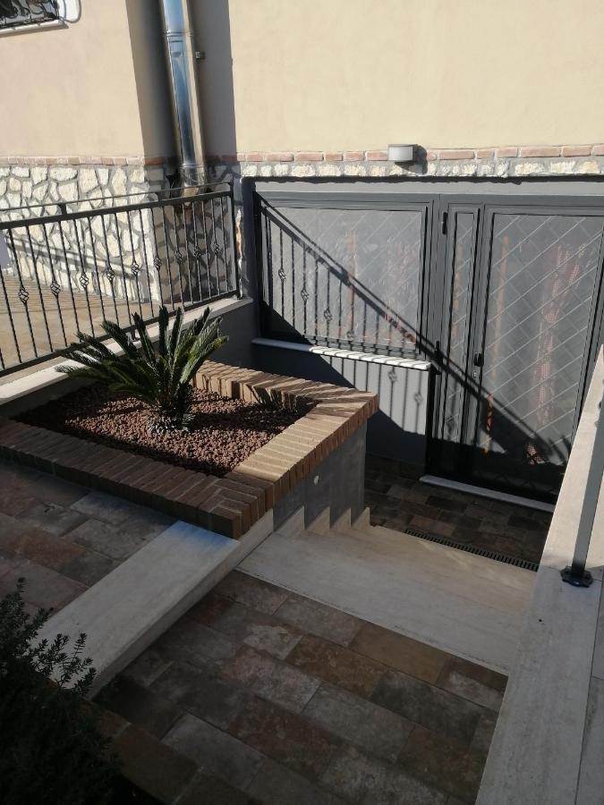 La Casa Del Borgo-Intero Appartamento Латина Екстериор снимка
