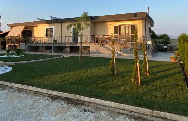 La Casa Del Borgo-Intero Appartamento Латина Екстериор снимка