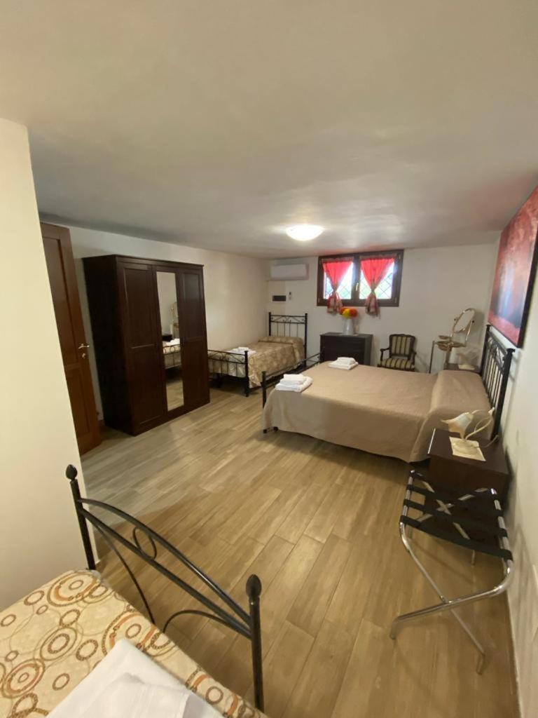 La Casa Del Borgo-Intero Appartamento Латина Екстериор снимка